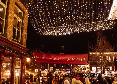 Foto's Dokkum straalt tijdens betoverende veertiende editie kerstfair door: 