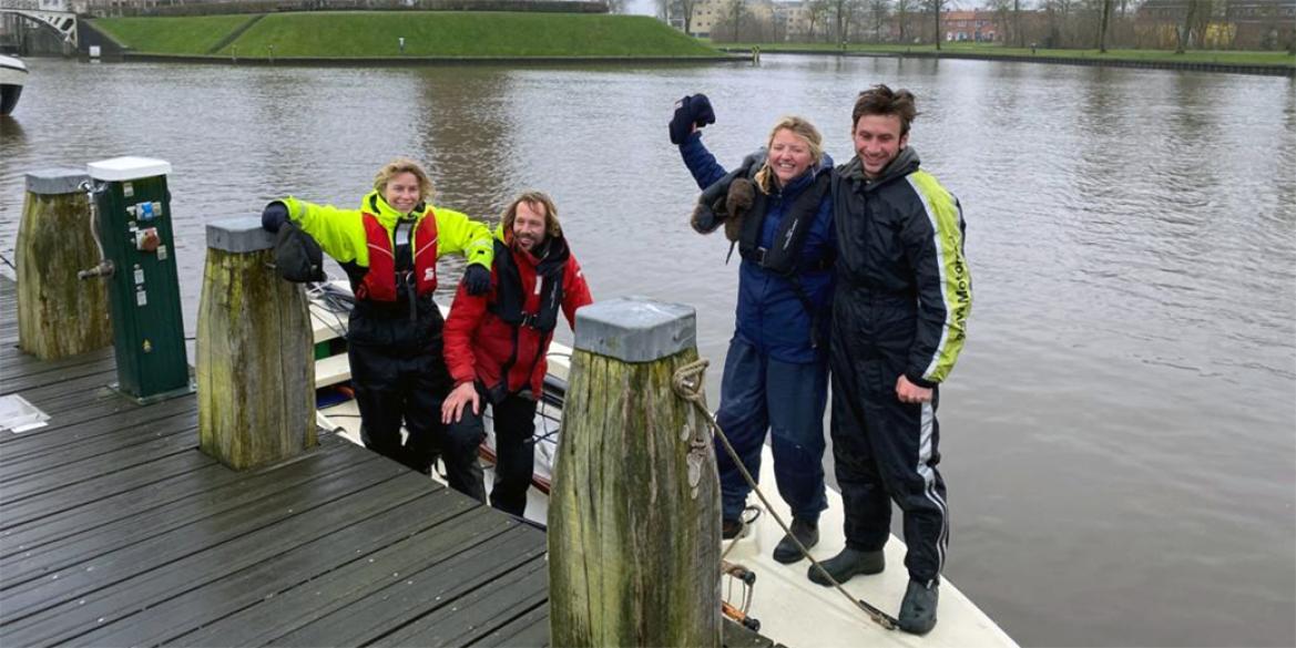 Zeilteam 'Streven naar afzien' komt aan in Dokkum