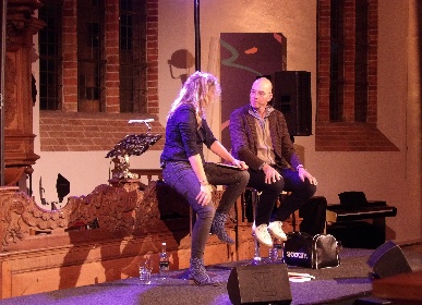 Foto's Grote Kerk bruist tijdens succesvolle Literaire DIS door: Tommy Wieringa in gesprek met Kirsten van Santen