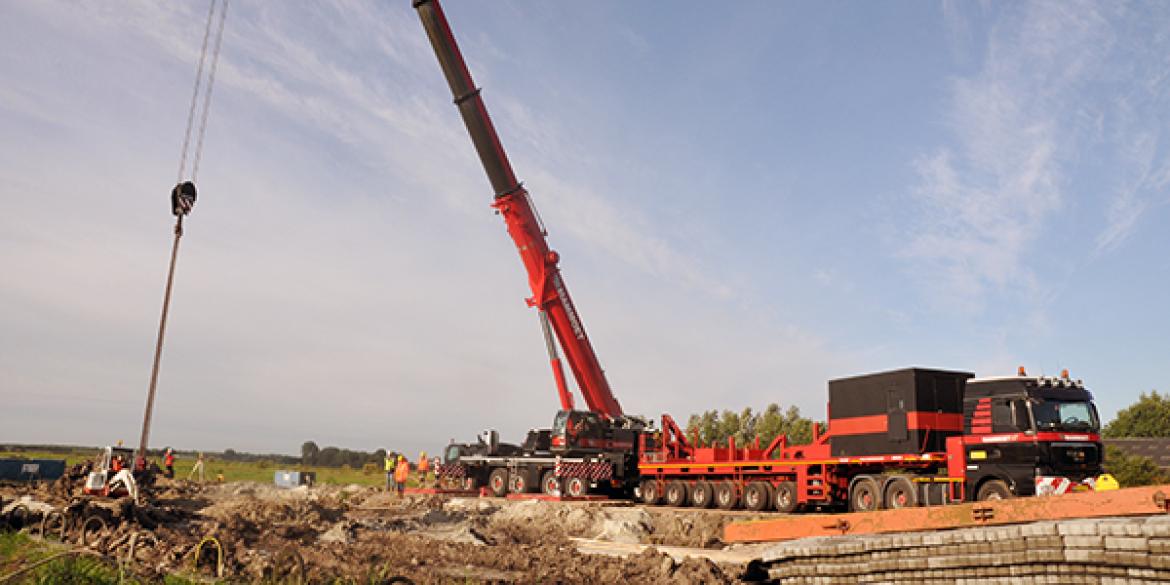 Werk aan De Centrale As vanuit Dokkum goed zichtbaar