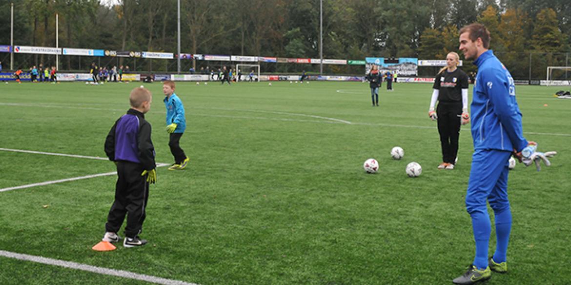 Tientallen keepers in Dokkum getraind door toppers