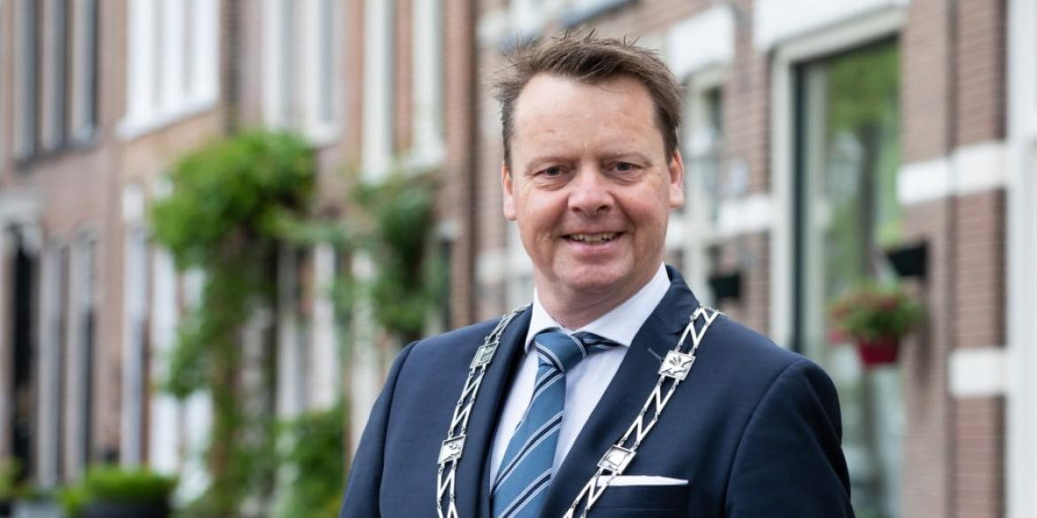 Inleveren stadsrechten Dokkum 1 april grap