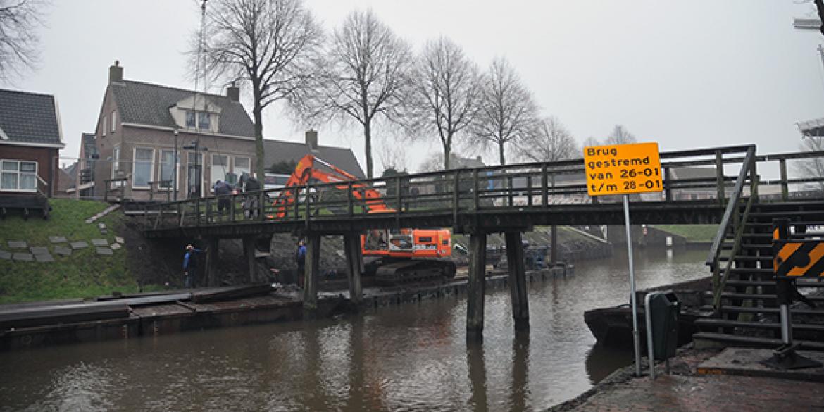 Voetgangersbrug de Helling drie dagen gestremd