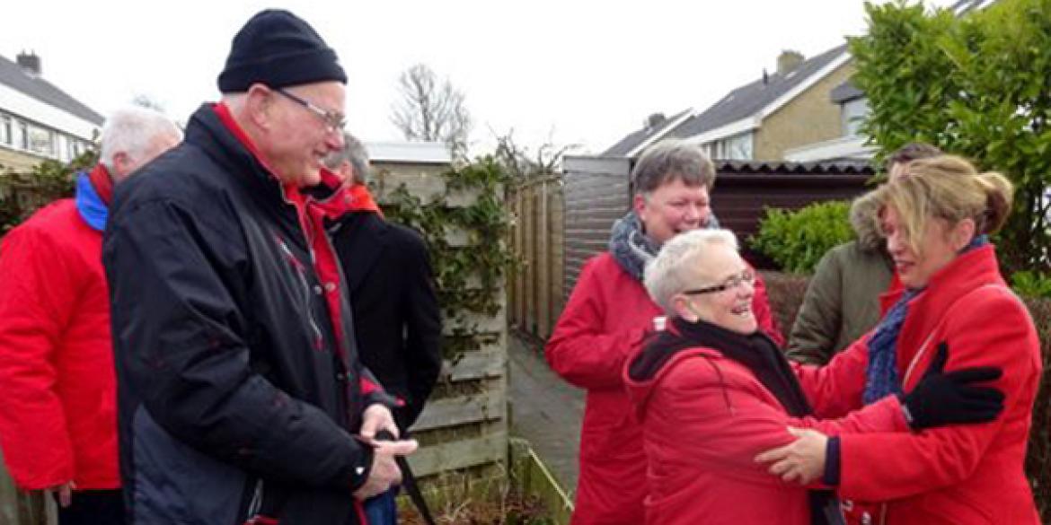 Jannewietske met PvdA langs de deuren in Dokkum