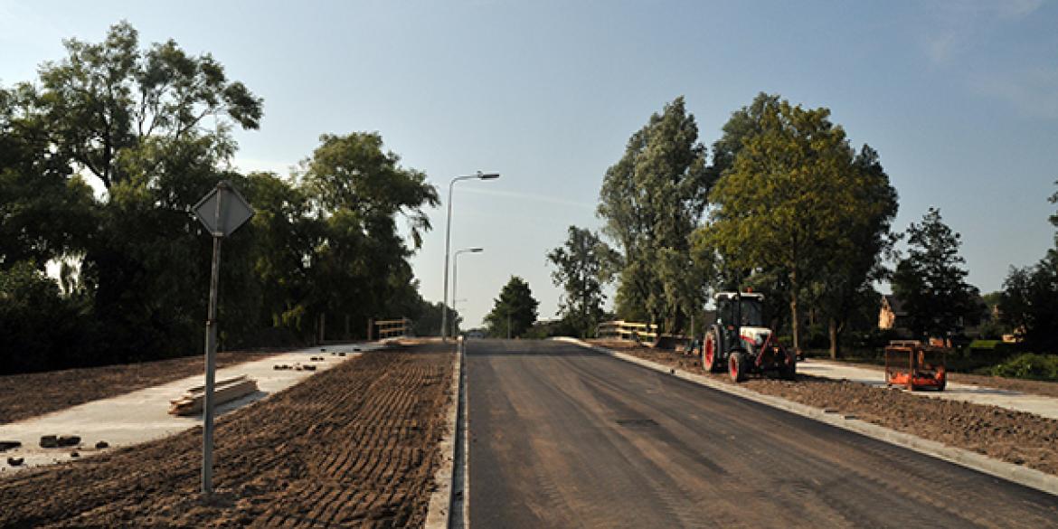 Brug aan Dongeradyk gereed, weg in bouwvak weer open