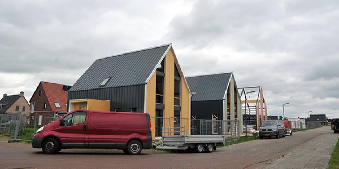 Stalen huizen krijgen snel vorm