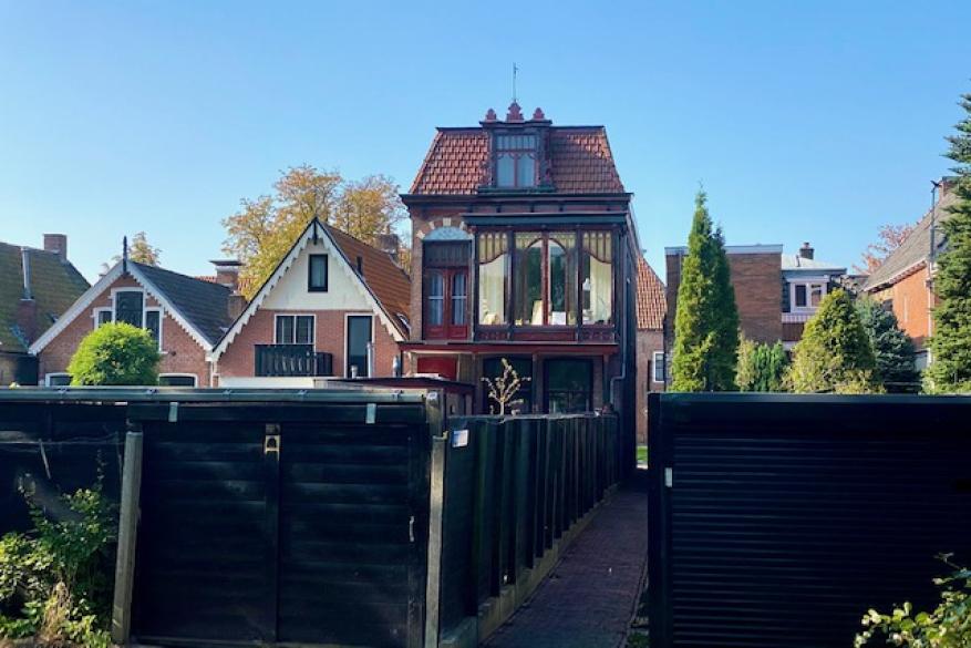 Dokkum toen en nu: de stadsvilla achter het Oosterbolwerk