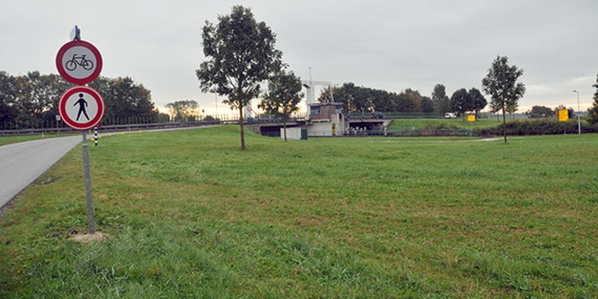 Fietsen en lopen over Schreiersbrêge opeens verboden