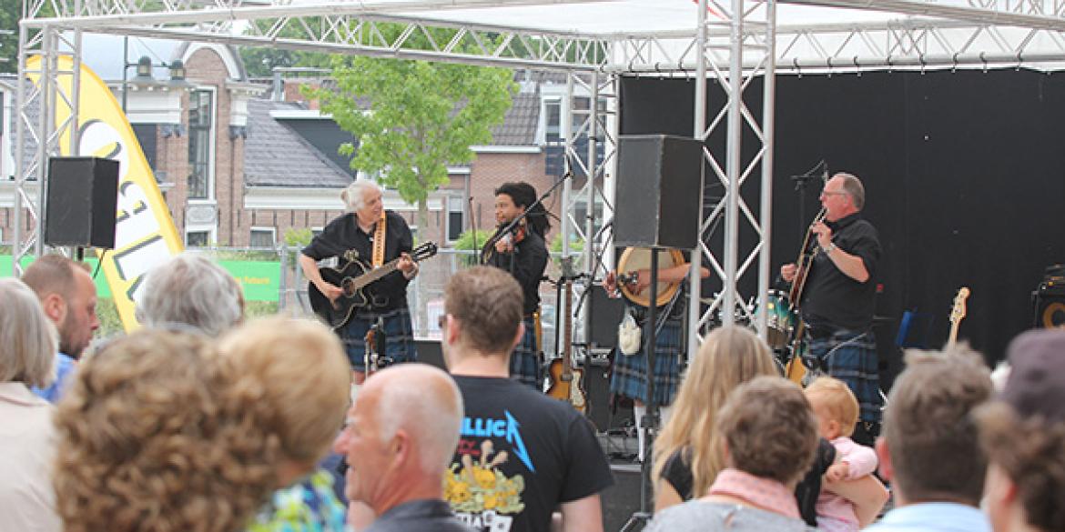 Gezellig druk bij eerste zondagmiddagconcert in Dokkum