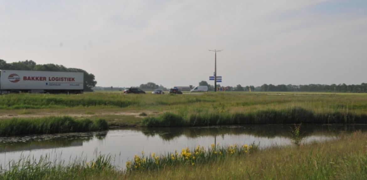 Lichtwal bij nieuwe rotonde Dokkum aangelegd