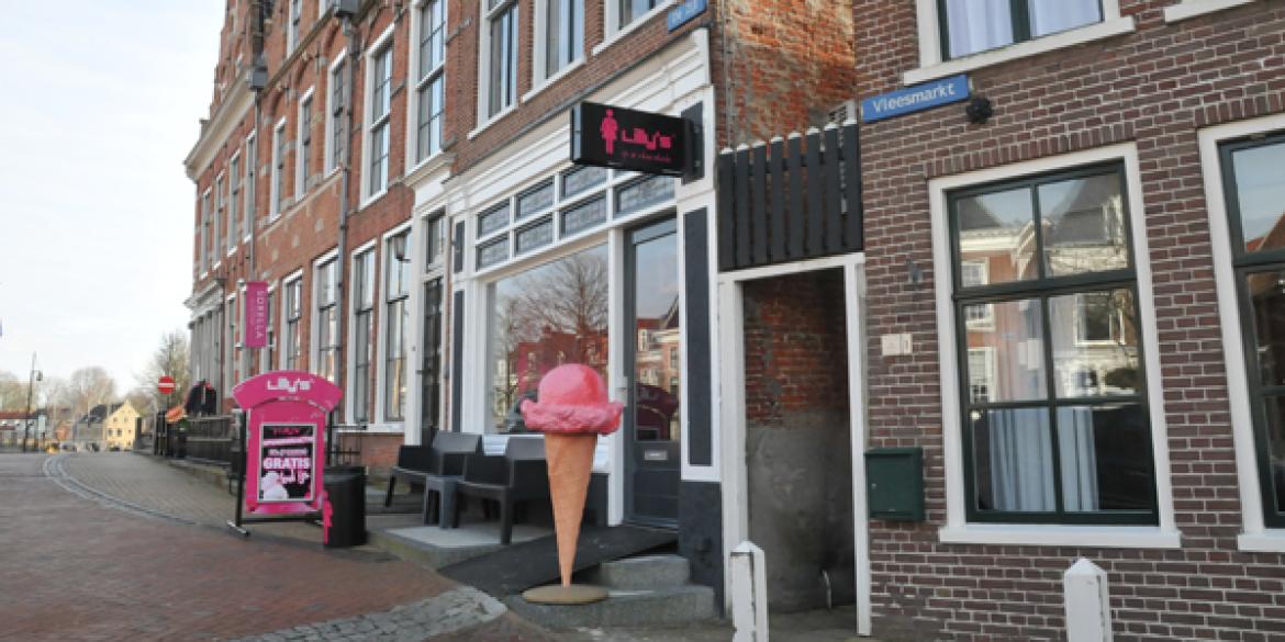 IJssalon Lilly's opent deuren in Dokkum