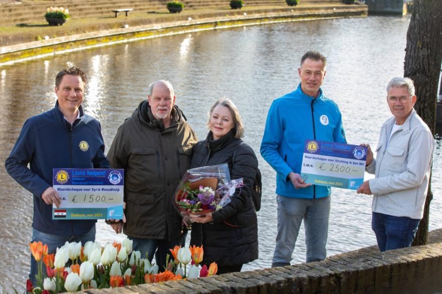 Badeendjesrace levert mooie bedragen op voor twee goede doelen èn lokale verenigingen