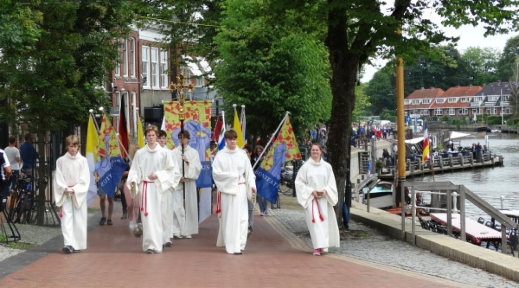 Bonifatiusdagen afgesloten met processie