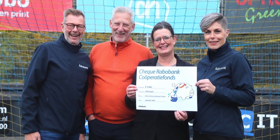 Rabobank Drachten/NOF keert cheque uit aan csv Be Quick Dokkum