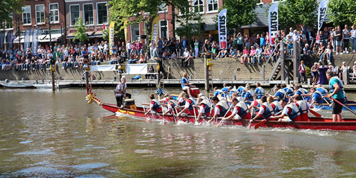 Admiraalroeiers winnen Drakenbootrace Dokkum