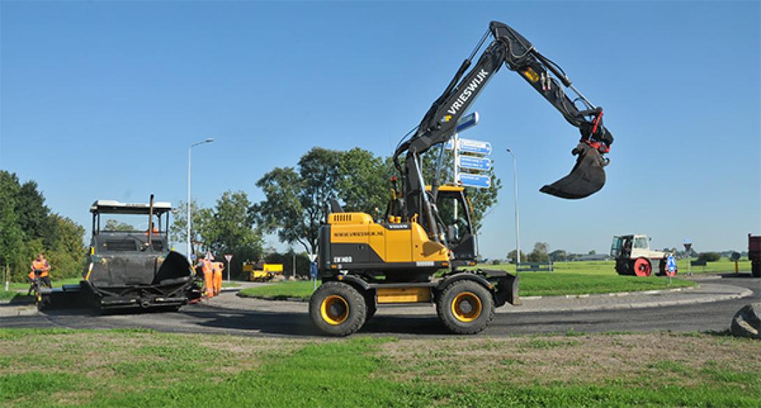 Nieuwe asfaltlagen aangebracht in Dokkum