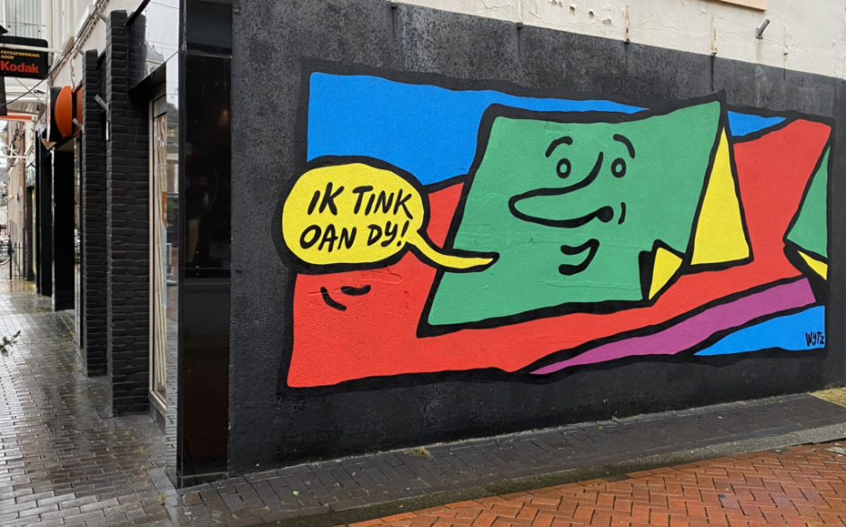 Street art kunstwerk 'ik tink oan dy!' in Dokkum