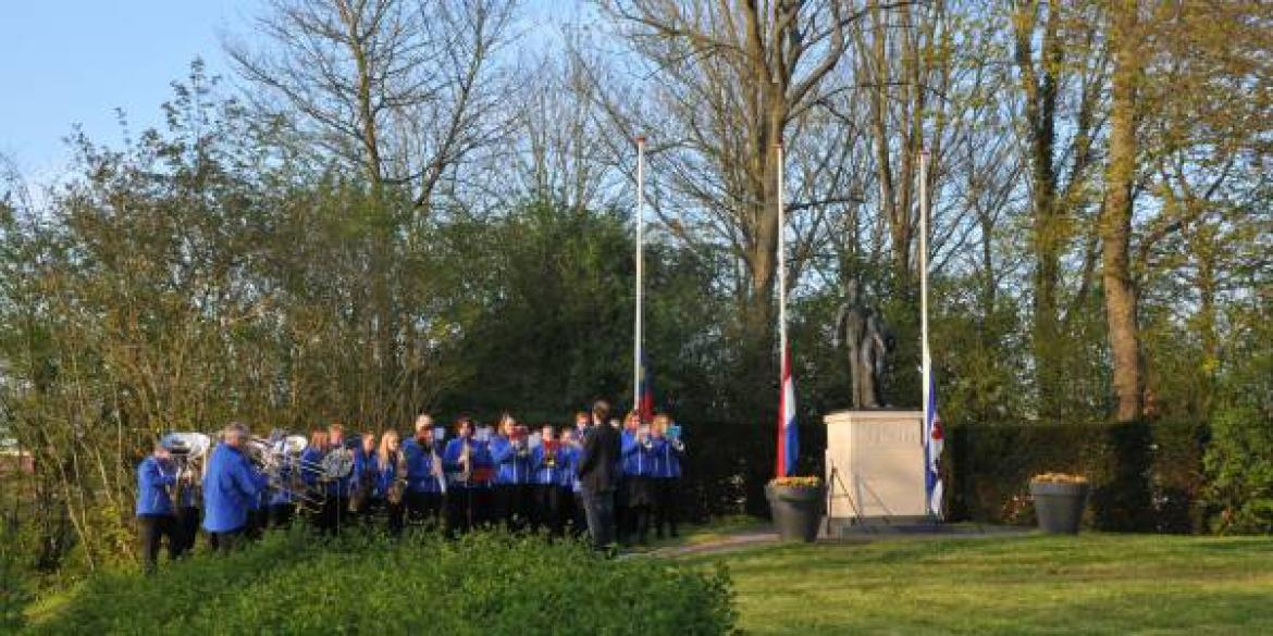 Indrukwekkende dodenherdenking in Dokkum