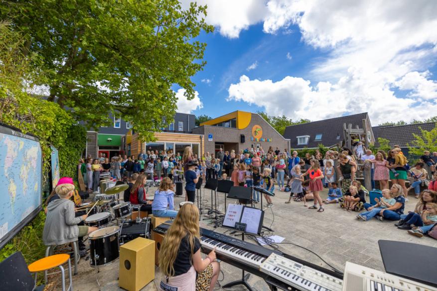 Vrolijk muziekfeest op scholen in Noardeast-Fryslân