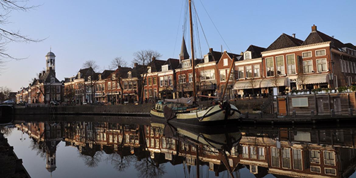 Bruine vloot blijft hele winter in Dokkum liggen