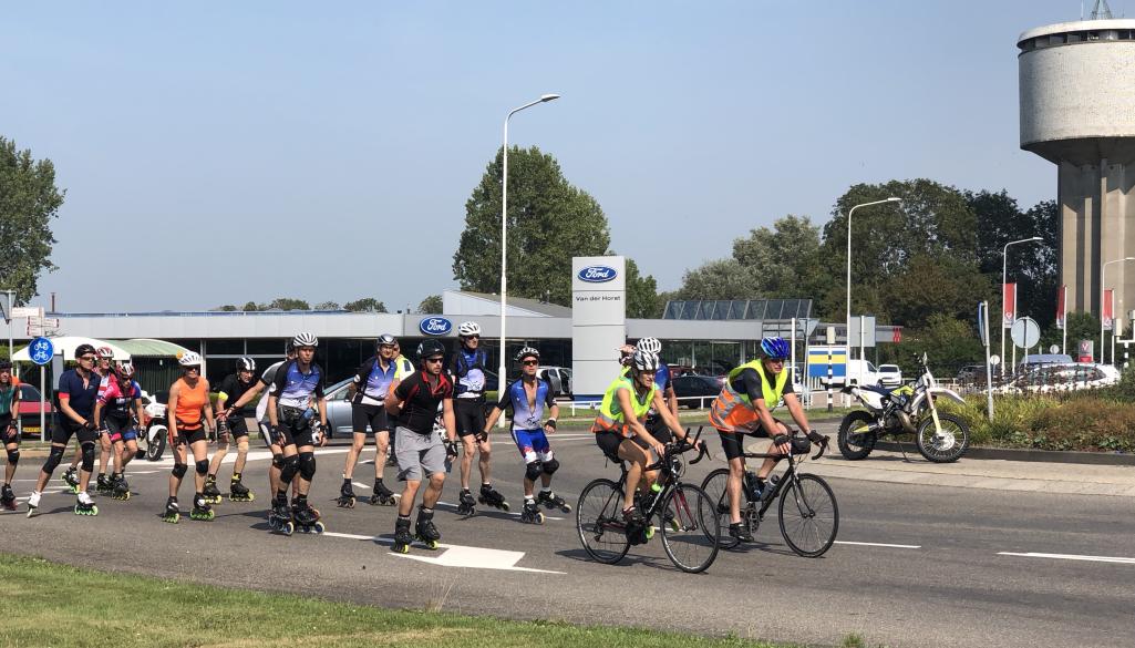 Tiende editie Skeeler Elfstedentocht door Dokkum