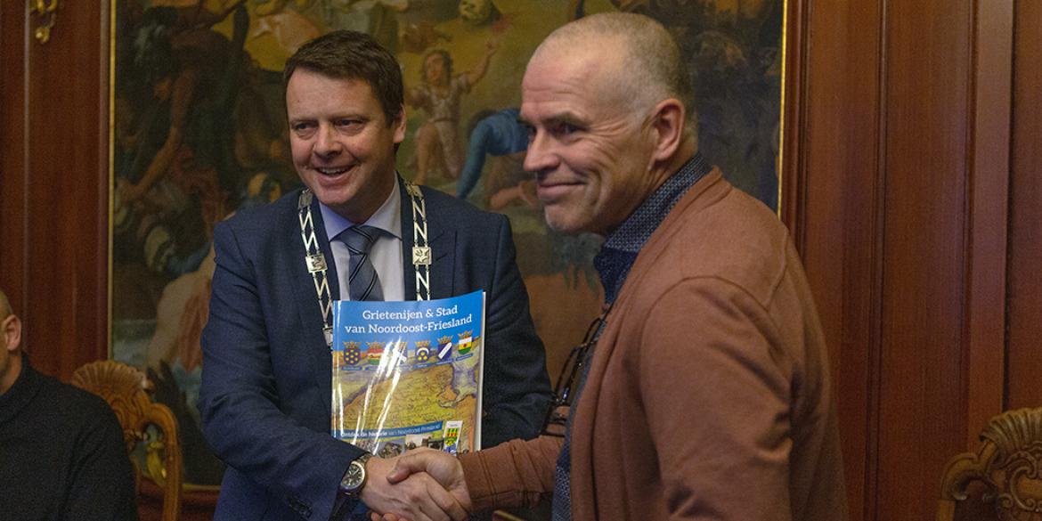 Kramer ontvangt eerste boek historische plaatjes