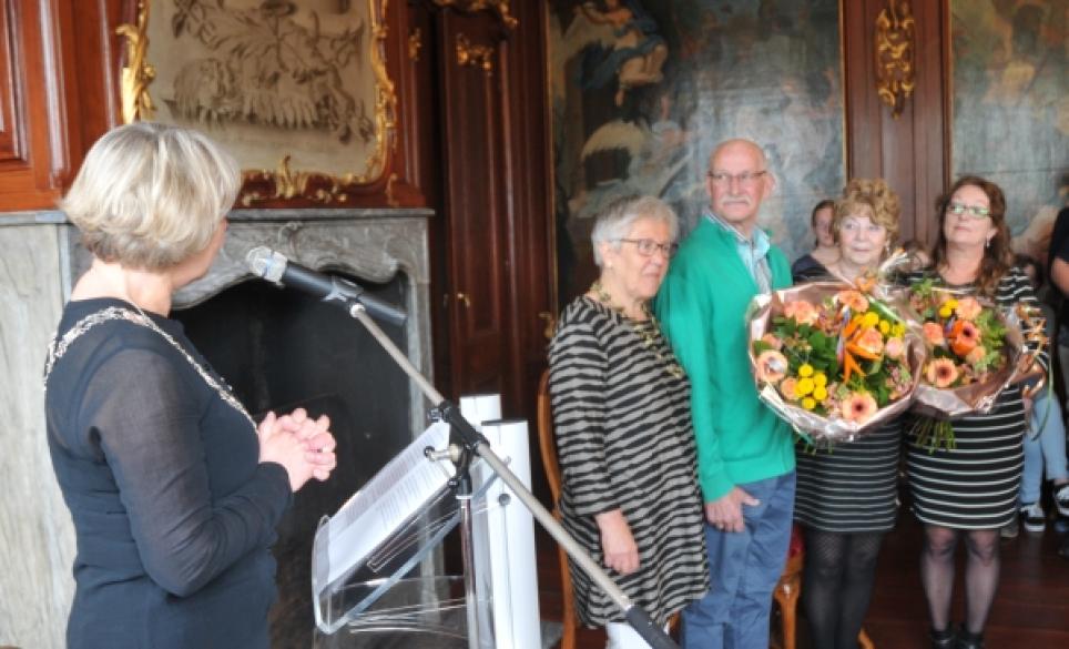 Twee lintjes uitgereikt in Stadhuis Dokkum