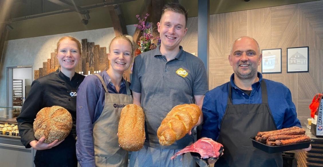 Feestelijke opening van slager Smit en bakkerij Van der Bijl