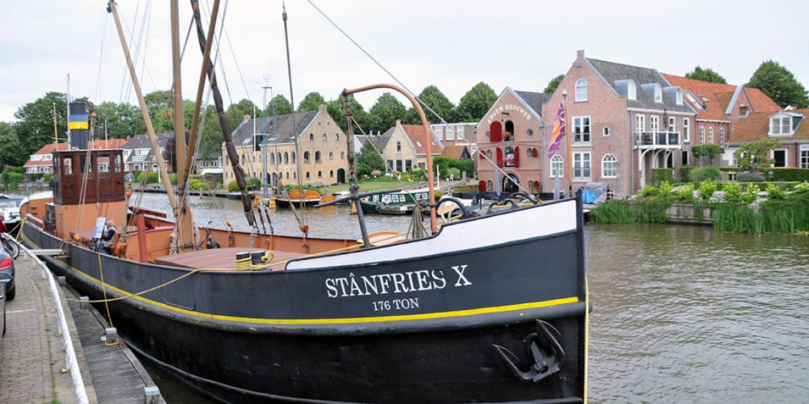 Stânfries X maakt eerste beurtvaart naar Dokkum