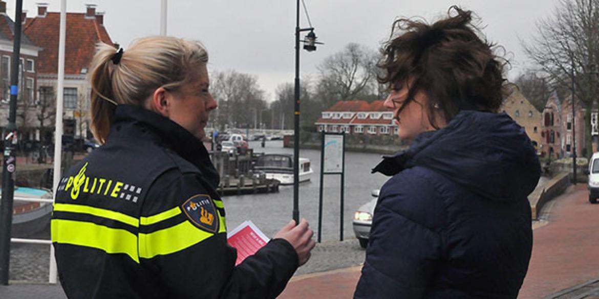 Opvallende actie in Dokkum voor politie-CAO