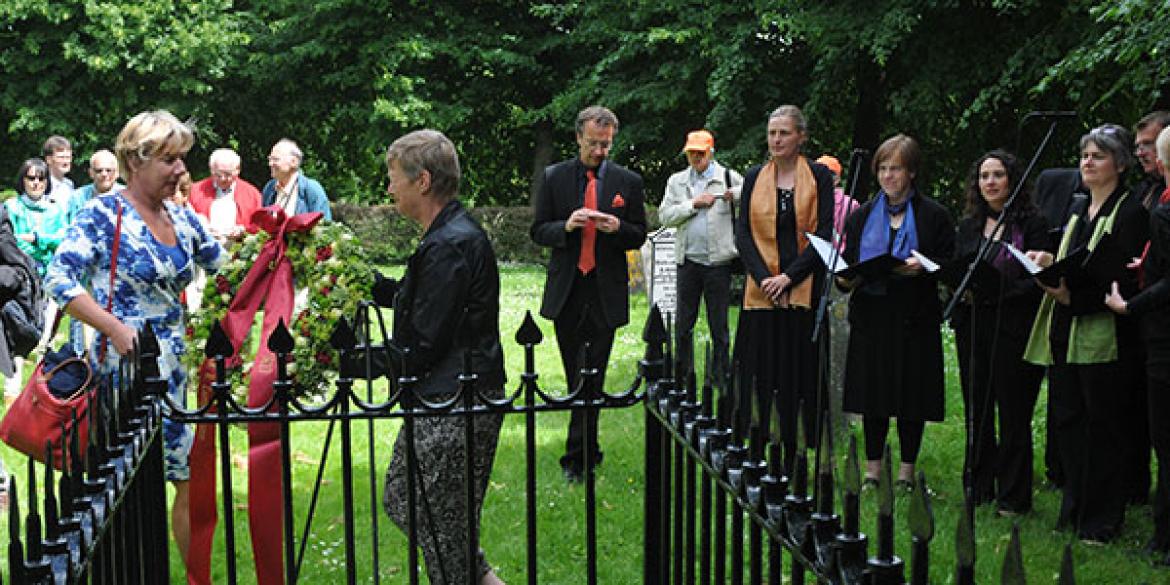 Onthulling graf kroon op Camphuysendag