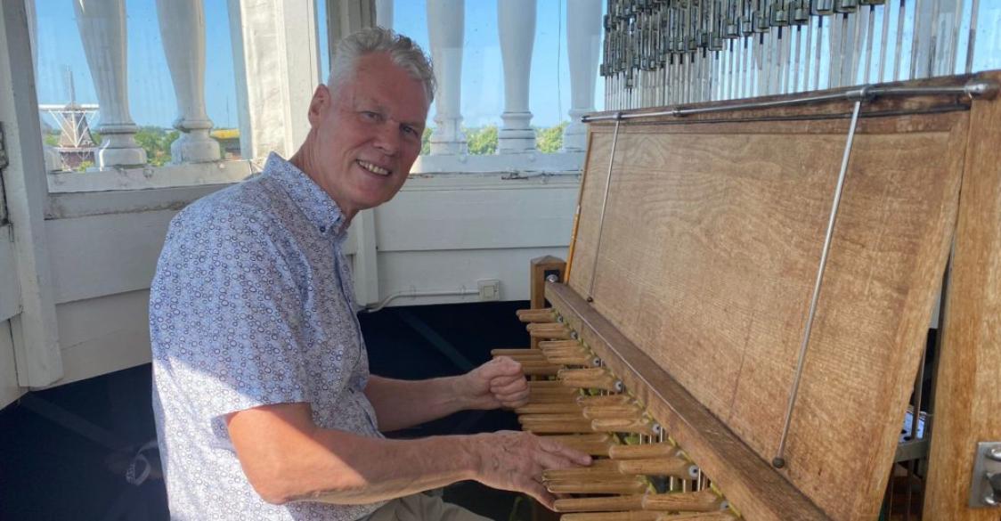 Iedere vrijdagavond variërend carillon- en orgelconcert in Dokkum