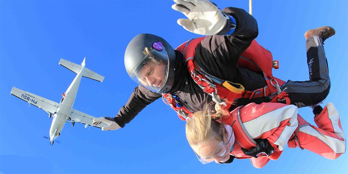 Dokkum ideale locatie voor Parachutespringen Ameland