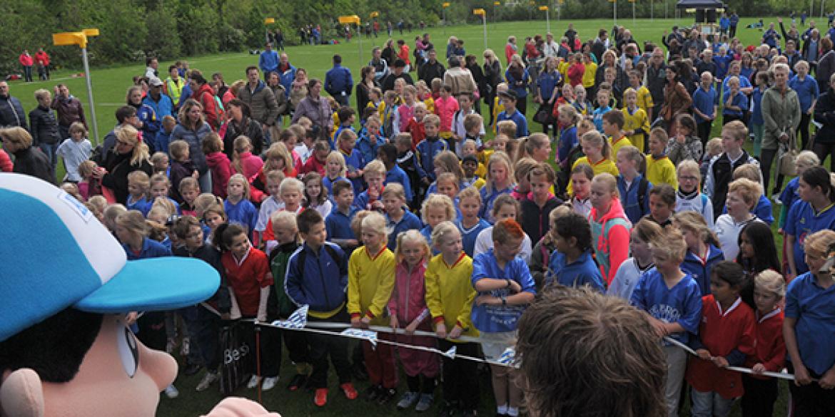 Kinderen vermaken zich uitstekend op schoolkorfbaltoernooi