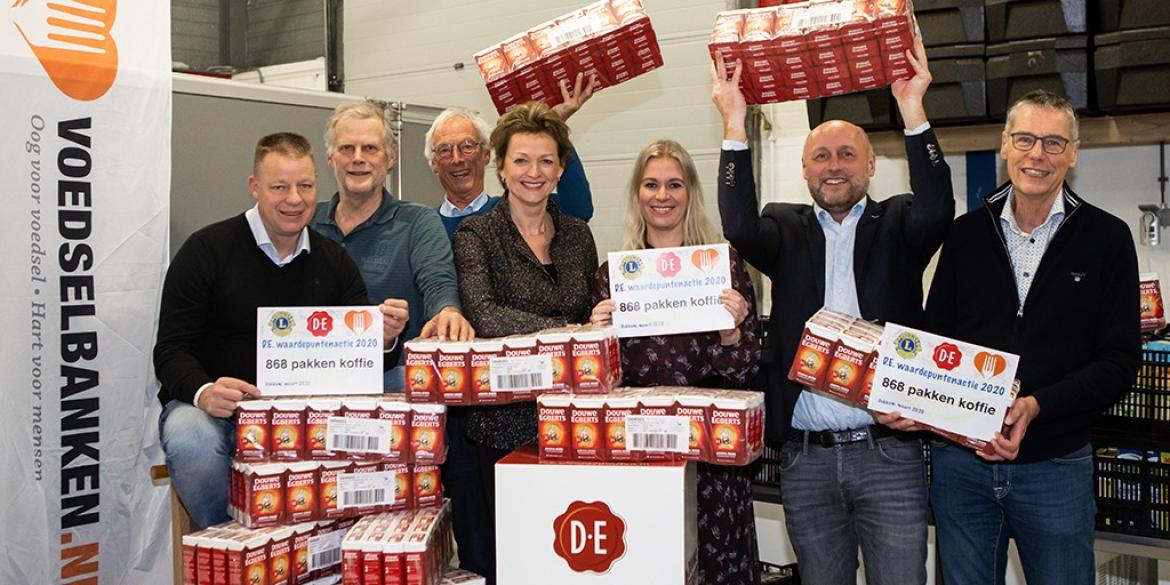 Honderden pakken koffie voor de Voedselbank