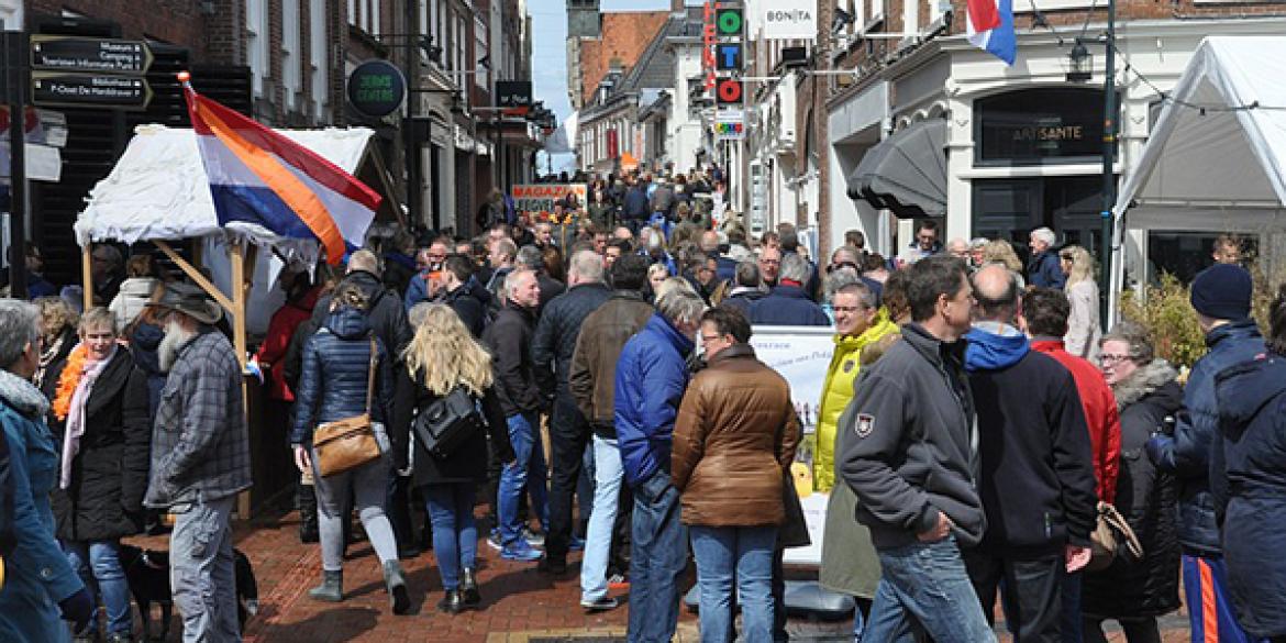 Koude Dokkumer Koningsdag ook erg gezellig