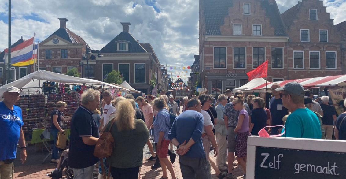 Gezellige jaarmarkt in binnenstad Dokkum