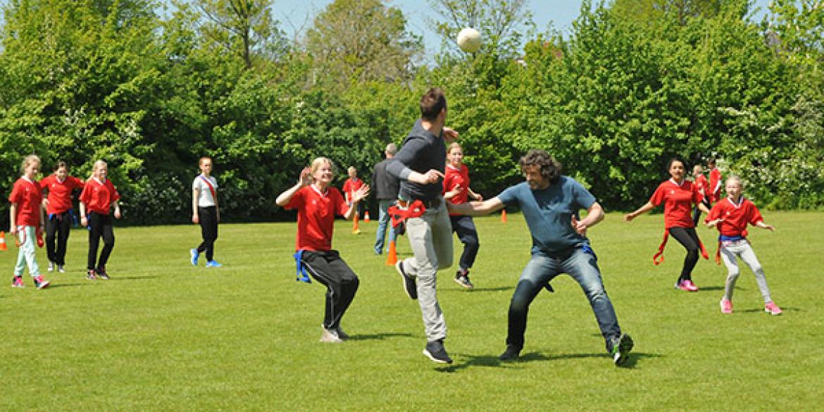 Sportdagen eindigen zonnig na regenachtige start