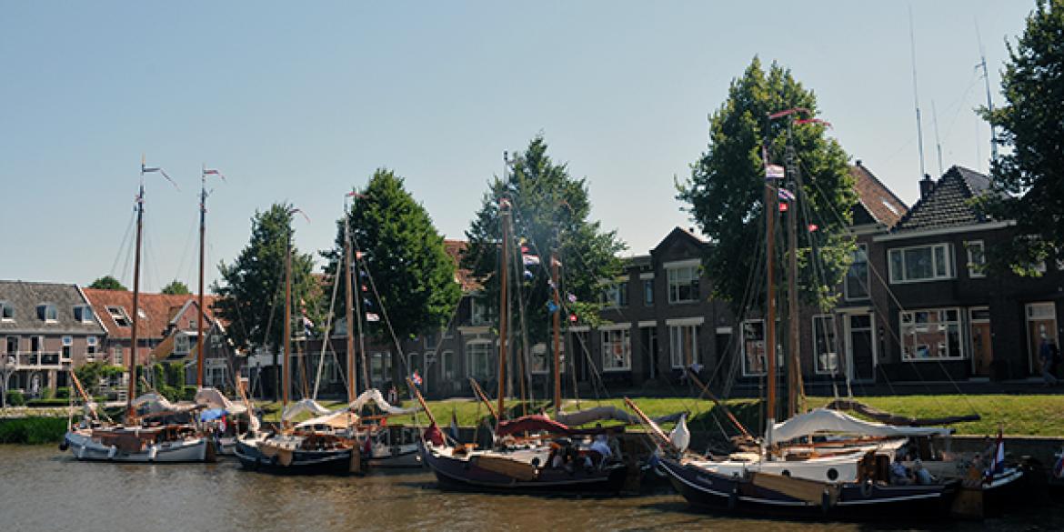 Vereniging Ronde en Platbodemjachten meert aan in Dokkum