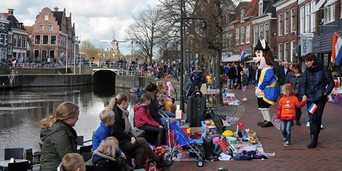 Koningsdag in Dokkum zonnig en druk