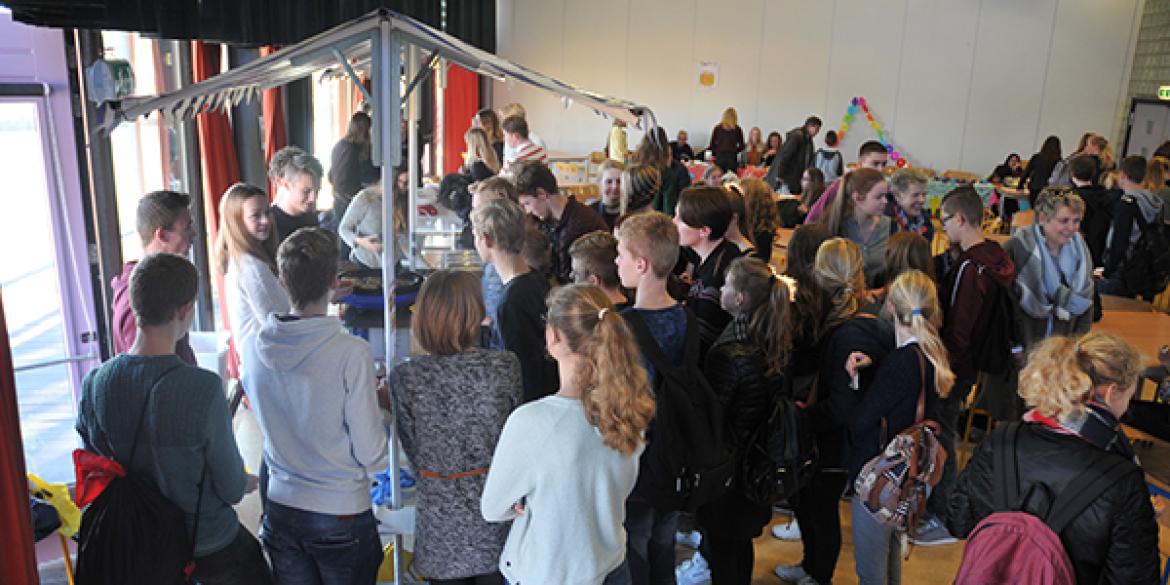 Leerlingen Dockinga College in actie voor Edukans