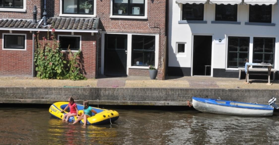 Dokkum zoekt verkoeling tijdens tropische dag