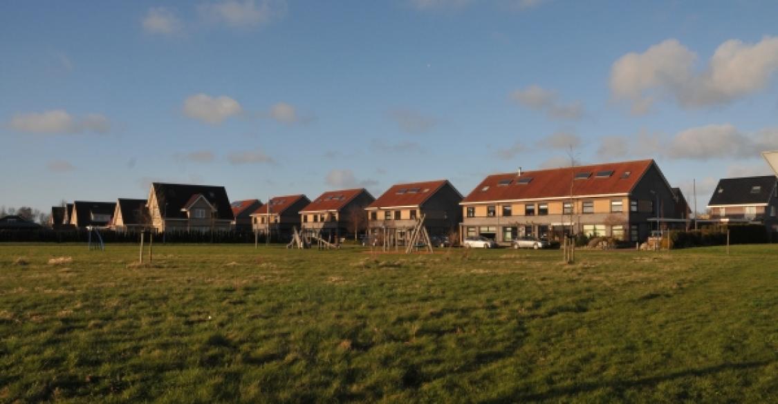 Nieuwe, tijdelijke school in Trije Terpen