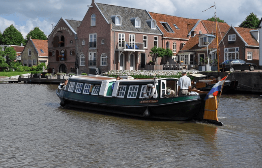 Dokkum toen en nu: Trekschuit