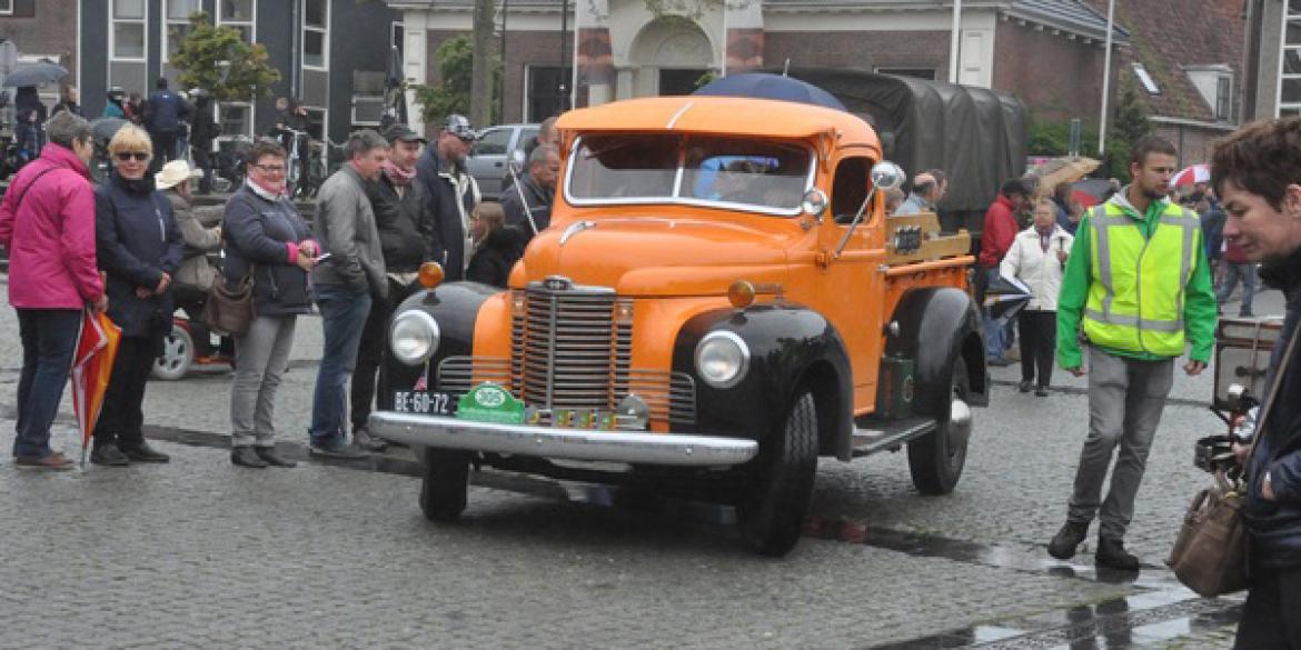 Roeiers, wandelaars en oldtimers komen langs Dokkum