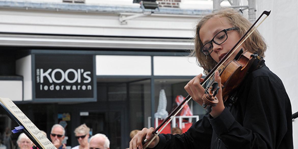 Tim de Vries speelt op eerste koopzondag in Dokkum