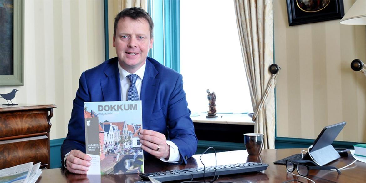 Burgemeester ontvangt eerste Dokkum Magazine 2020