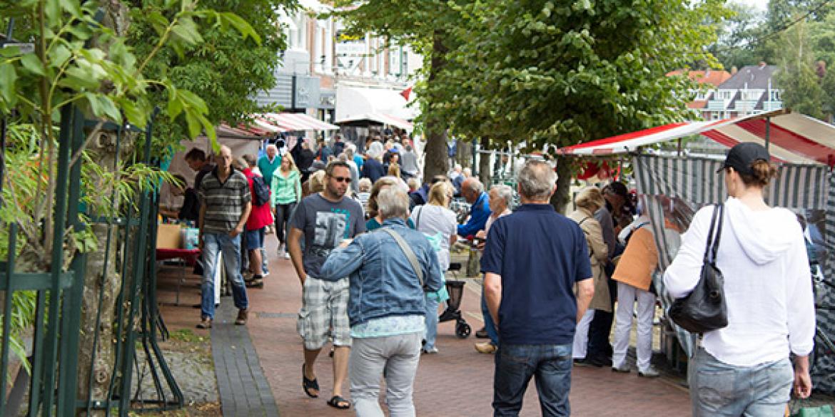 Jaarmarkt Dokkum gezellig druk