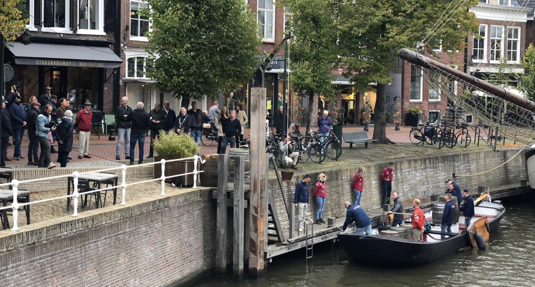 Onthulling Bierpaal bij Stadsbrouwerij Bonifatius