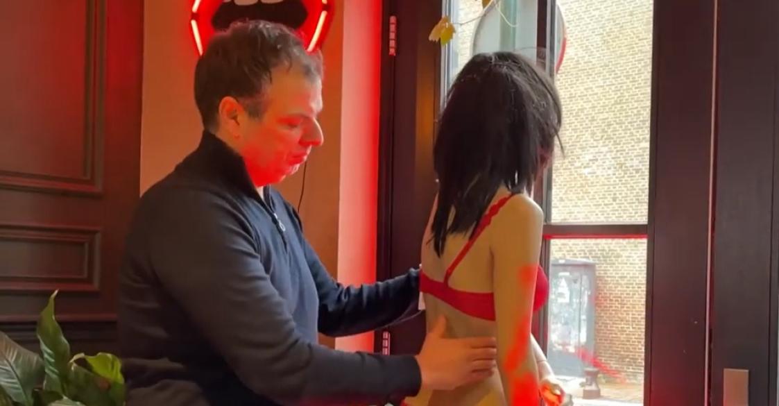 Winkels weer open in 'Dokkum Red Light District'